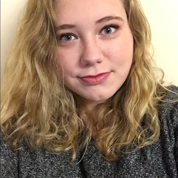 Meet your Posher, Emily - Picture 6 of 6